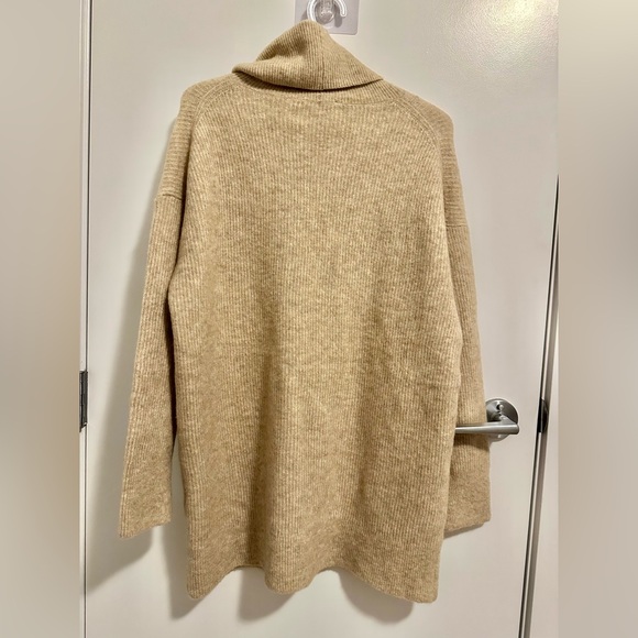 Aritzia Babaton Lacombe Oversized Turtleneck Sweater - Picture 3 of 5